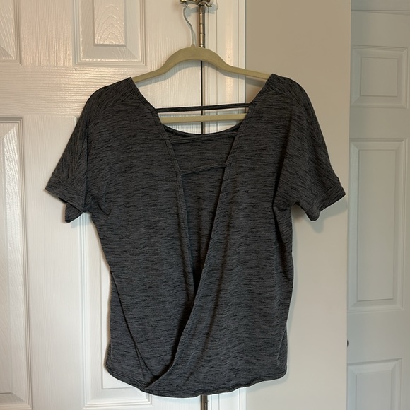 Dark grey short sleeve open back workout shirt - Picture 2 of 3